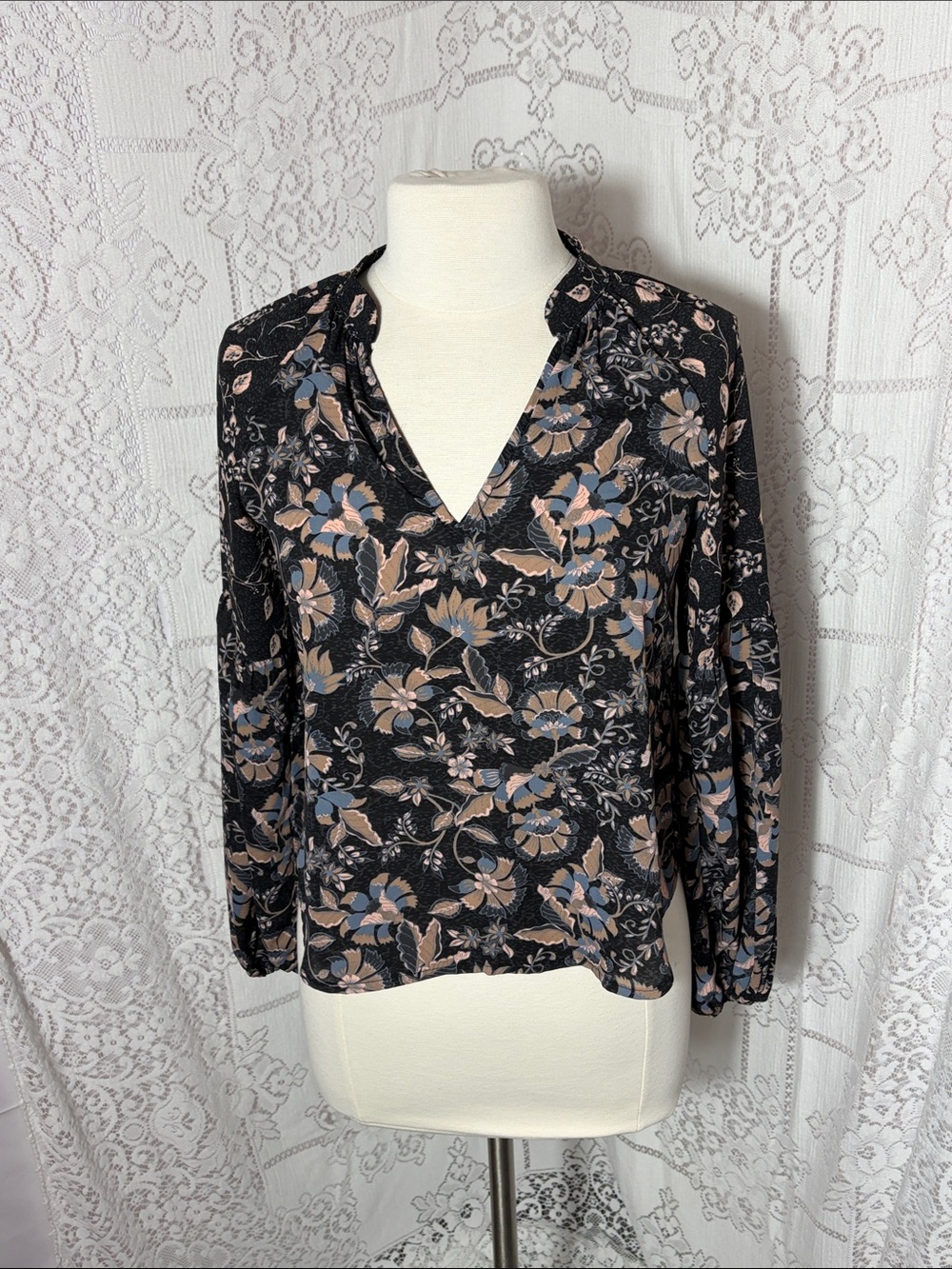 Evereve Black Floral V-Neck Long Sleeve Blouse